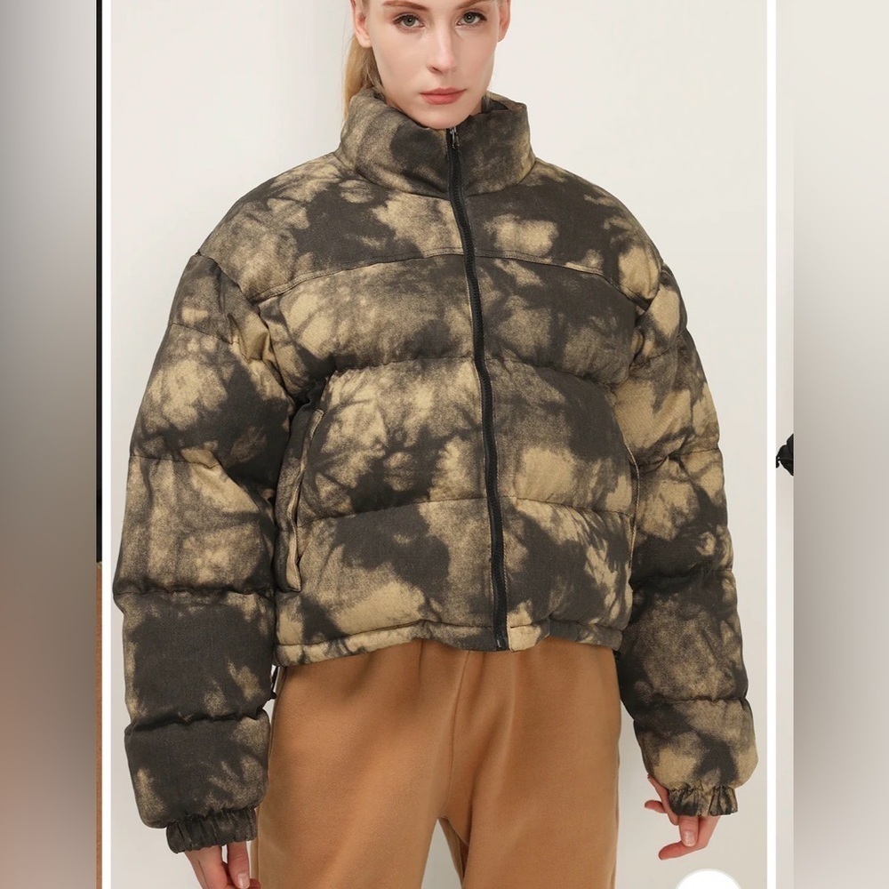 NWT Hazel Reversible Printed Puffer Jacket size
S/M 100% Cotton
